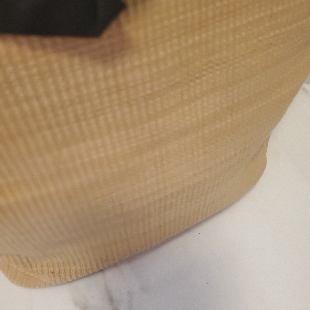 Cute Woven With Black Bow Handbag. - Picture 4 of 8